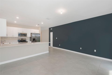 Casa en venta en Homestead, Florida, 4 dormitorios, 176.05 m2 № 1896354 - foto 11