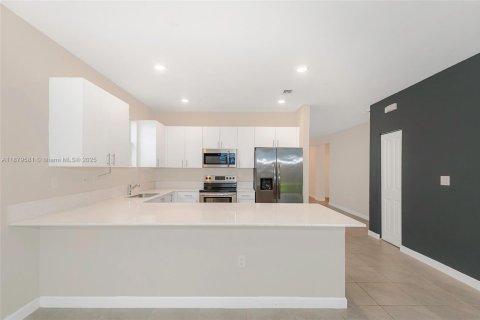 Casa en venta en Homestead, Florida, 4 dormitorios, 176.05 m2 № 1896354 - foto 13