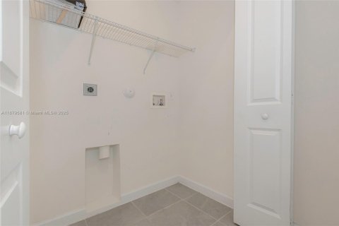 Casa en venta en Homestead, Florida, 4 dormitorios, 176.05 m2 № 1896354 - foto 16