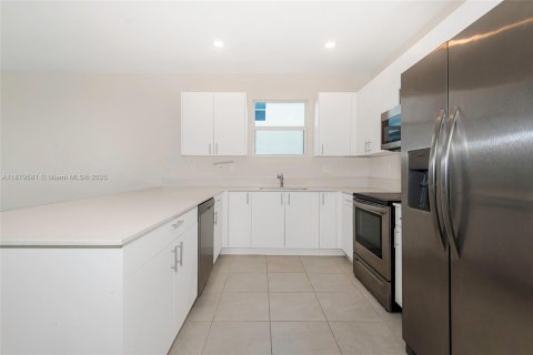 Casa en venta en Homestead, Florida, 4 dormitorios, 176.05 m2 № 1896354 - foto 15