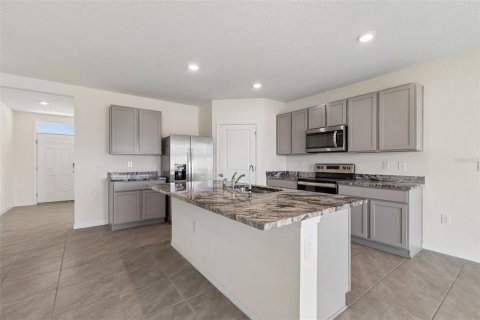 House in Wesley Chapel, Florida 5 bedrooms, 242.01 sq.m. № 2110280 - photo 14