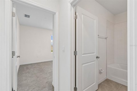 House in Wesley Chapel, Florida 5 bedrooms, 242.01 sq.m. № 2110280 - photo 28
