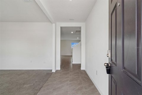 House in Wesley Chapel, Florida 5 bedrooms, 242.01 sq.m. № 2110280 - photo 5