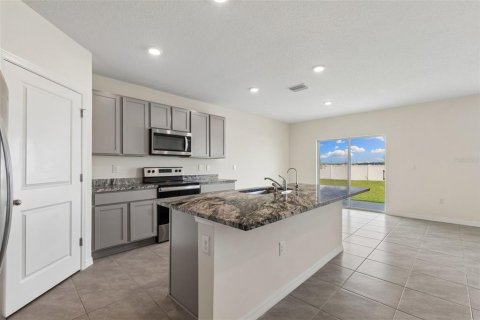 House in Wesley Chapel, Florida 5 bedrooms, 242.01 sq.m. № 2110280 - photo 13