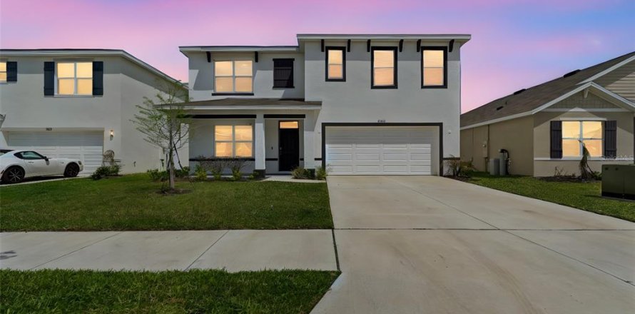House in Wesley Chapel, Florida 5 bedrooms, 242.01 sq.m. № 2110280