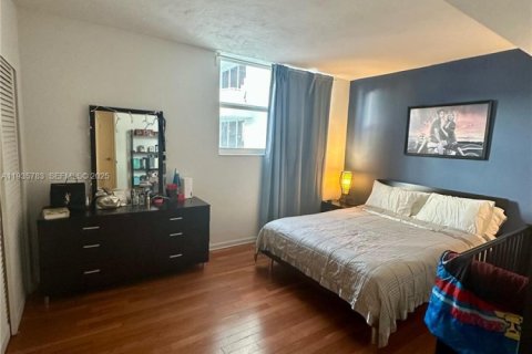 Condominio en alquiler en Hollywood, Florida, 1 dormitorio, 75.9 m2 № 1993898 - foto 3