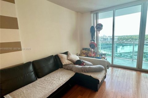 Condominio en alquiler en Hollywood, Florida, 1 dormitorio, 75.9 m2 № 1993898 - foto 2