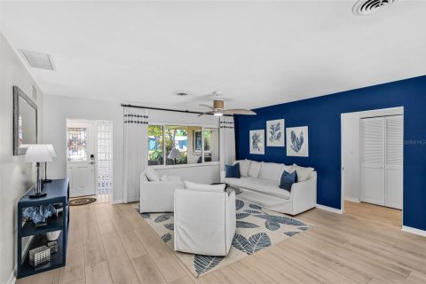 House in Sarasota, Florida 5 bedrooms, 345.69 sq.m. № 2429107 - photo 21