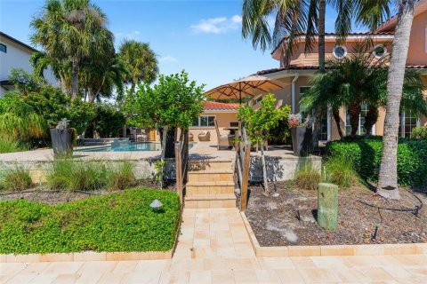 House in Sarasota, Florida 5 bedrooms, 345.69 sq.m. № 2429107 - photo 17