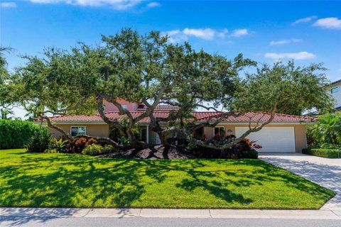 House in Sarasota, Florida 5 bedrooms, 345.69 sq.m. № 2429107 - photo 3