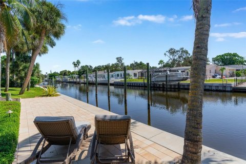 House in Sarasota, Florida 5 bedrooms, 345.69 sq.m. № 2429107 - photo 9
