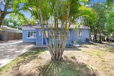 House in Tampa, Florida 3 bedrooms, 132.66 sq.m. № 1829835 - photo 28