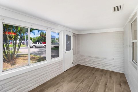 House in Tampa, Florida 3 bedrooms, 132.66 sq.m. № 1829835 - photo 3