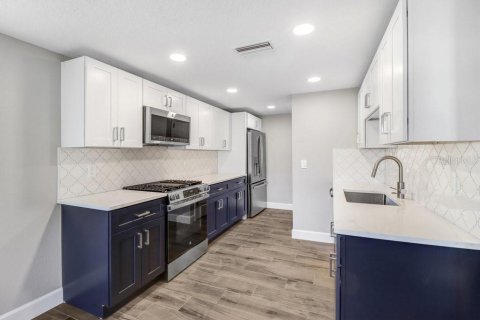 House in Tampa, Florida 3 bedrooms, 132.66 sq.m. № 1829835 - photo 21