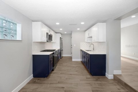 House in Tampa, Florida 3 bedrooms, 132.66 sq.m. № 1829835 - photo 20