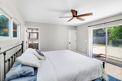 House in Tampa, Florida 3 bedrooms, 132.66 sq.m. № 1829835 - photo 6