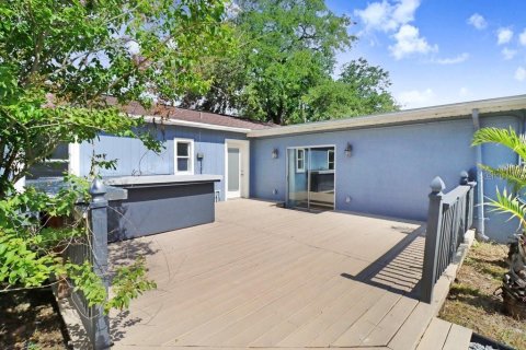 House in Tampa, Florida 3 bedrooms, 132.66 sq.m. № 1829835 - photo 24