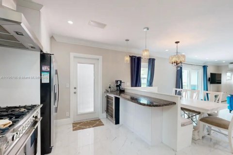 House in Lauderdale-by-the-Sea, Florida 3 bedrooms, 139.63 sq.m. № 1667980 - photo 18