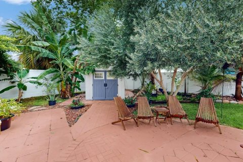 House in Lauderdale-by-the-Sea, Florida 3 bedrooms, 139.63 sq.m. № 1667980 - photo 28