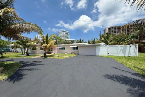 House in Lauderdale-by-the-Sea, Florida 3 bedrooms, 139.63 sq.m. № 1667980 - photo 4