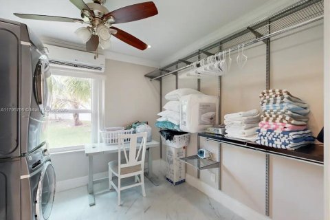 House in Lauderdale-by-the-Sea, Florida 3 bedrooms, 139.63 sq.m. № 1667980 - photo 23