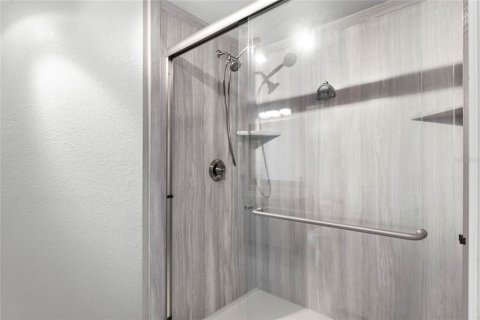 Condo in Orlando, Florida, 3 bedrooms  № 1716918 - photo 25