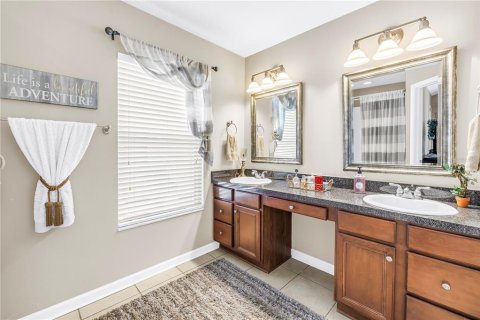 Touwnhouse à vendre à Bradenton, Floride: 3 chambres, 148.27 m2 № 2350300 - photo 17