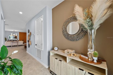 House in Davenport, Florida 4 bedrooms, 196.21 sq.m. № 2120345 - photo 9
