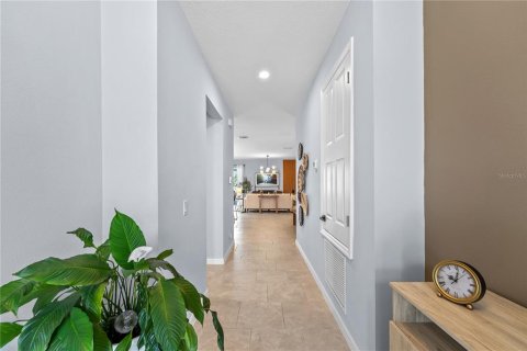 House in Davenport, Florida 4 bedrooms, 196.21 sq.m. № 2120345 - photo 8