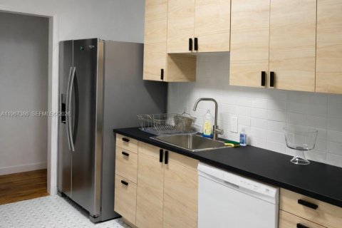 Casa en venta en Miami, Florida, 4 dormitorios, 140.47 m2 № 2030838 - foto 6