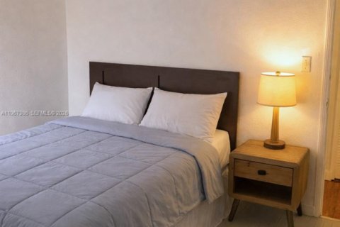 Casa en venta en Miami, Florida, 4 dormitorios, 140.47 m2 № 2030838 - foto 15