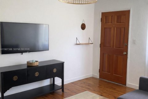 Casa en venta en Miami, Florida, 4 dormitorios, 140.47 m2 № 2030838 - foto 4