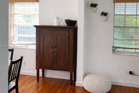 Casa en venta en Miami, Florida, 4 dormitorios, 140.47 m2 № 2030838 - foto 5