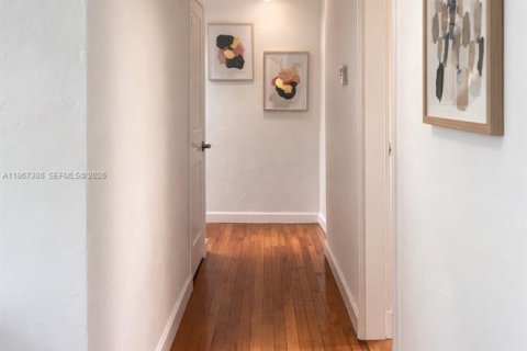 Casa en venta en Miami, Florida, 4 dormitorios, 140.47 m2 № 2030838 - foto 10