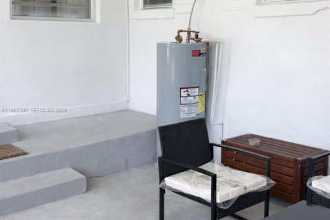 Casa en venta en Miami, Florida, 4 dormitorios, 140.47 m2 № 2030838 - foto 22