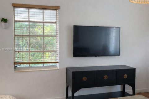 Casa en venta en Miami, Florida, 4 dormitorios, 140.47 m2 № 2030838 - foto 11