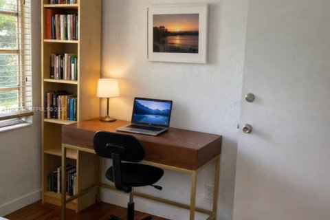 Casa en venta en Miami, Florida, 4 dormitorios, 140.47 m2 № 2030838 - foto 19