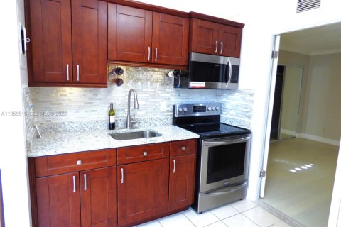 Copropriété à louer à Stuart, Floride: 1 chambre, 43.94 m2 № 2020819 - photo 3