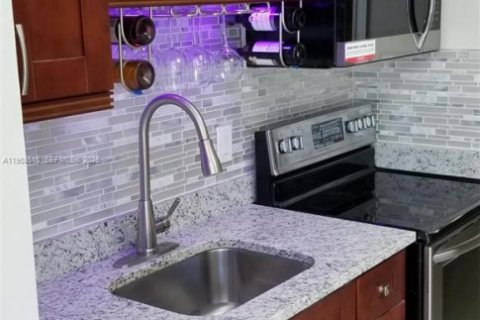 Copropriété à louer à Stuart, Floride: 1 chambre, 43.94 m2 № 2020819 - photo 4