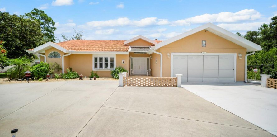 House in Palm Coast, Florida 3 bedrooms, 204.01 sq.m. № 768630