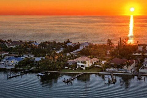 Villa ou maison à Englewood, Floride 5 chambres, 485.14 m2 № 2413628