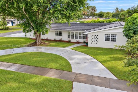 Villa ou maison à Palmetto Bay, Floride 4 chambres, 193.33 m2 № 2397847