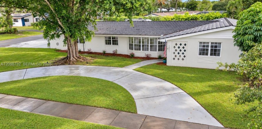 Villa ou maison à Palmetto Bay, Floride 4 chambres, 193.33 m2 № 2397847