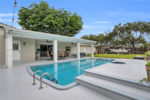 Villa ou maison à vendre à Palmetto Bay, Floride: 4 chambres, 193.33 m2 № 2397847 - photo 19