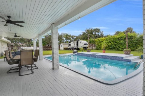 Villa ou maison à vendre à Palmetto Bay, Floride: 4 chambres, 193.33 m2 № 2397847 - photo 17
