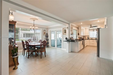House in Plantation, Florida 2 bedrooms, 124.3 sq.m. № 1860736 - photo 13