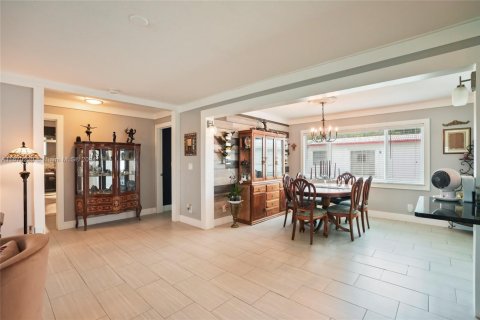 House in Plantation, Florida 2 bedrooms, 124.3 sq.m. № 1860736 - photo 12