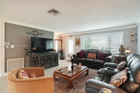 House in Plantation, Florida 2 bedrooms, 124.3 sq.m. № 1860736 - photo 10