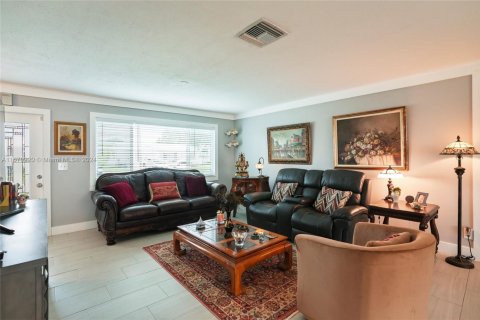 House in Plantation, Florida 2 bedrooms, 124.3 sq.m. № 1860736 - photo 11