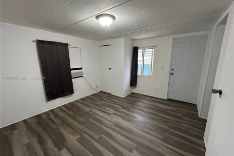 Коммерческая недвижимость в Бока-Ратон, Флорида 27.87м2 № 2011670